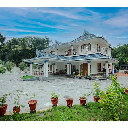 Готель Gilead Holliday Tamarakulam Екстер'єр фото